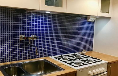 Ostermalm Apartamento | ¡Cómoda ubicación con balcón con vista al parque!