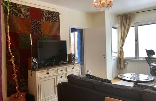 Ostermalm Apartamento | ¡Cómoda ubicación con balcón con vista al parque!