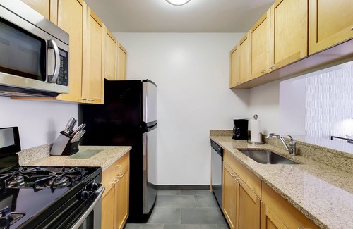 Central New York City Apartamento | Comfortable, Modern Midtown West One Bedroom