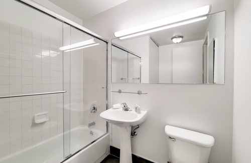 Central New York City Apartamento | Comfortable, Modern Midtown West One Bedroom