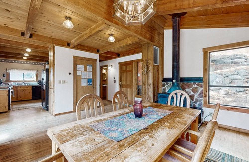 Truckee Casa | ¡Cabaña familiar cómoda y grande con vistas al lago y a la montaña!