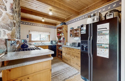 Truckee Casa | ¡Cabaña familiar cómoda y grande con vistas al lago y a la montaña!