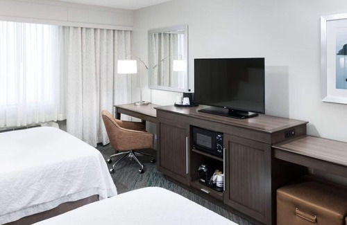 Downtown Fort Lauderdale Hotel | Comfortable Pet-Friendly Stay with Pool and Free Hot Breakfast Daily