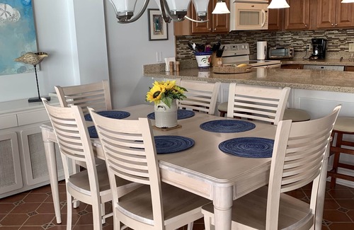 Garden City Condominio | Cómodo, Pristine, recién remodelado 3 Bed / 3 Bath Condo en el Océano