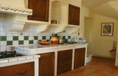 Callas Casa | Cómoda villa provenzal con excelentes vistas, piscina, jardín y más de 60 olivos.