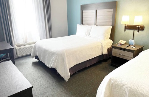 West Kissimmee Hotel | Comfortable Retreat Near Theme Parks with Free Breakfast, Pool, 4 Units