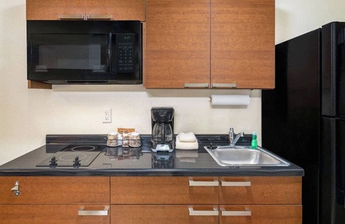 North Las Vegas Casa | Comfortable Room with Full Kitchen and Parking!