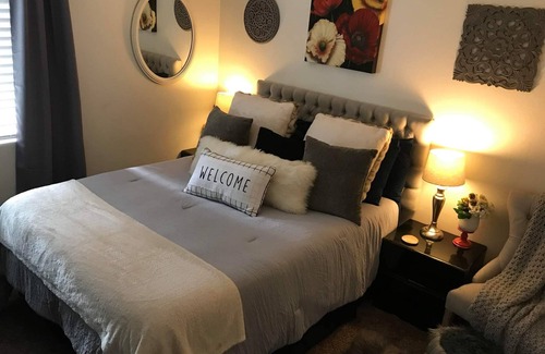 Buena Park Casa | Comfortable room and convenient location close to Knotts, Disneyland and Beaches