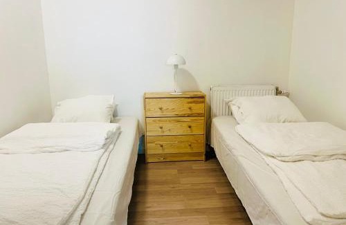 Oster Cama Y Desayuno | Comfortable room in Malmo- Husievägen 100