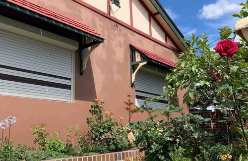 Croydon Casa | Comfortable spacey cottage, 7.5km to city centre.