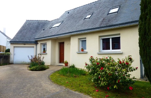 Sene Casa | Comfortable, spacious house in a quiet neighborhood.