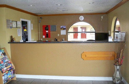 Beaumont Casa | Comfortable & Spacious Room: Mini-Fridge, Flat Panel TV & Free Breakfast