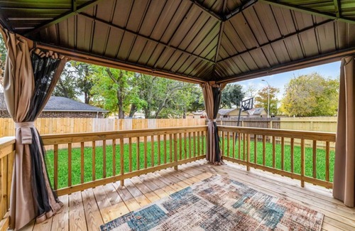 Clodine Casa | Comfortable & Spacious Stay in Prime Houston Location