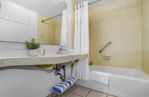 Myrtle Beach Apartamento | Comfortable Studio Suite with Full Kitchen! SJI 212