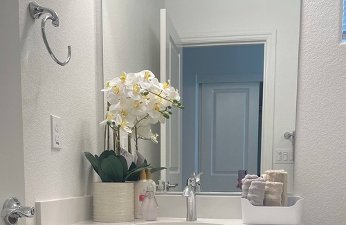 Lathrop Apartamento | Comfortable Suite - Prive Entrance -River Islands -Self Checkin