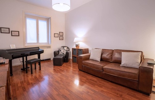Citta Bassa Apartamento | Comfortable tastefully furnished apartment in a strategic position