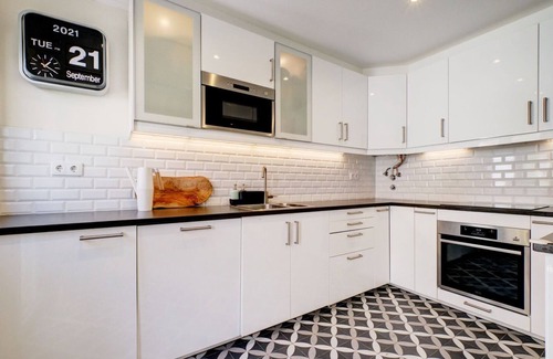 Penha de Franca Casa | Comfortable Town House in Quiet Area by LovelyStay