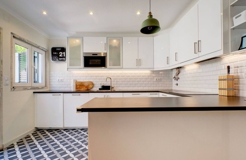 Penha de Franca Casa | Comfortable Town House in Quiet Area by LovelyStay