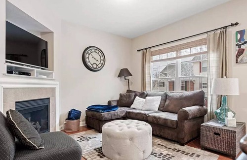 Roseland Casa | Comfortable Townhouse - Short Stroll to Notre Dame
