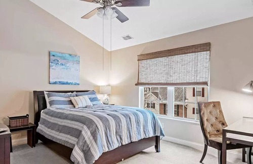 Roseland Casa | Comfortable Townhouse - Short Stroll to Notre Dame