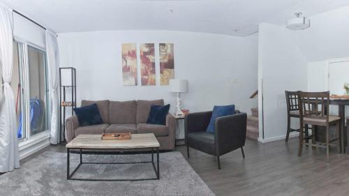 Village North Apartamento | Comfortable Townhouse in Whistler Village w Hot Tub
