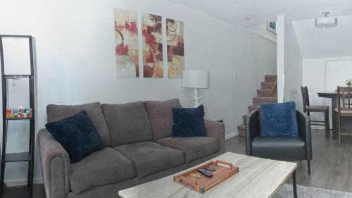 Village North Apartamento | Comfortable Townhouse in Whistler Village w Hot Tub