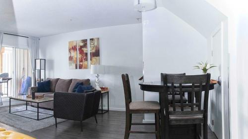 Village North Apartamento | Comfortable Townhouse in Whistler Village w Hot Tub
