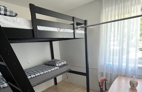 Siska District Apartamento | Comfortable Two Bedroom Apartment with Parking