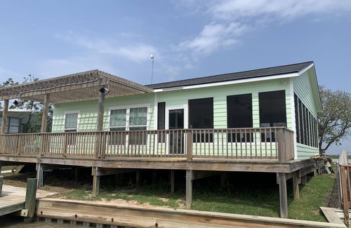 Matagorda Cabaña | Comfortable Two Bedroom on the river, WIFI, Lighted Pier with beautiful sunsets!