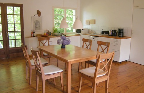 Bardos Casa | Confortable casa de vacaciones in antiguo molino con bello gran jardín al rio!
