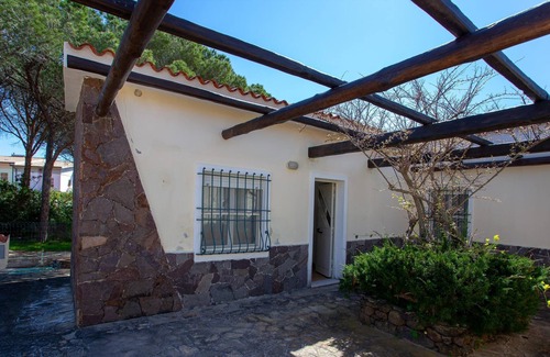 Cala Liberotto Villa | Comfortable Vacation Home “41 Mezza Villa Marina” on the Beach with Sea View & Terrace; Parking Available
