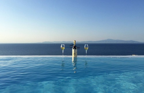 Kea Villa | Villa de 120 metros cuadrados con piscina y una gran vista al mar ideal para relajarse