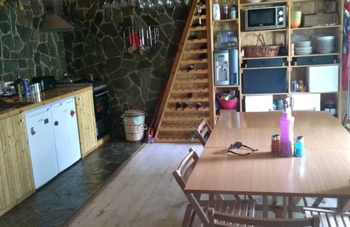 Unguriu Villa | Villa confortable con piscina privada y un hermoso huerto.