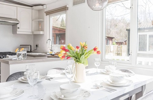 Troutbeck Bridge Chalet De Esquí | Comfortable, well located lodge at popular White Cross Bay Holiday Park with access to the Lake