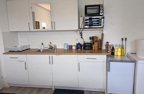 Asten Apartamento | Comfortable Worker Studio - Free Parking