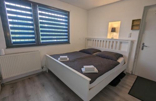 Asten Apartamento | Comfortable Worker Studio - Free Parking