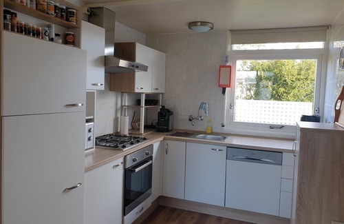 Sint Maartensvlotbrug Casa | Comfortably and nicely furnished 6-person bungalow with 3 bedrooms, on the popular park Eureka near the beach, sea, dunes and woods. Free WiFi, pet welcome