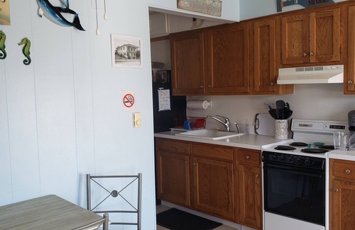 Wildwood Condominio | CÓMODAMENTE CERRADO ** ALQUILER DE 25 años y mayores **
