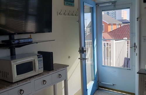 Wildwood Condominio | CÓMODAMENTE CERRADO ** ALQUILER DE 25 años y mayores **