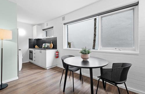 Parkville Apartamento | Comfy 1-Bed Unit with Balcony and Parking