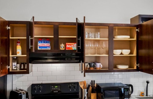 Downtown Kansas City Apartamento | Comfy 1BR Near Arrowhd & TMobile Parking, Rooftop