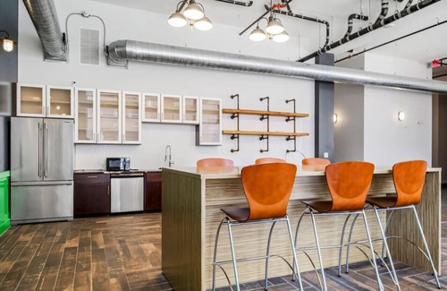 Downtown Kansas City Apartamento | Comfy 1BR Near Arrowhd & TMobile Parking, Rooftop