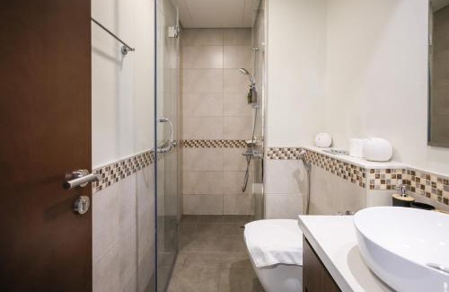 Downtown Dubai Apartamento | Comfy 1BR with Large Balcony - 15-min to Mall & Burj