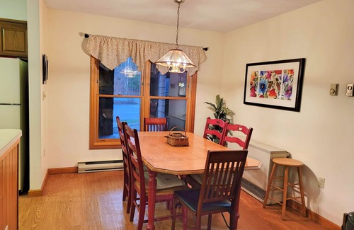 North Woodstock Condominio | Comfy 1st floor, on river. pool/fitness center, pet-friendly. D0211 by LRS