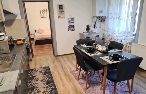Centrul Vechi Apartamento | Comfy 2-Bedroom Apartment with Free WiFi, Steps from Brașov Center