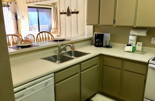 Mammoth Lakes Condominio | ❤Comfy 2BD/2BA Condo❤WALK TO LIFTS👉Near Canyon Lodge❄Slps 6🐶Pets OK