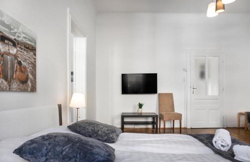 Wieden Apartamento | Comfy 2BR Apartment Near Downtown for Longstays