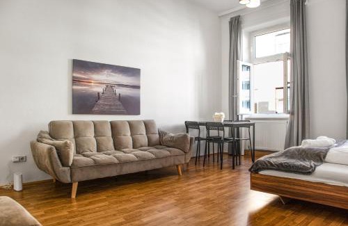 Matzleinsdorf Apartamento | Comfy 2BR Apartment Near Downtown for Longstays