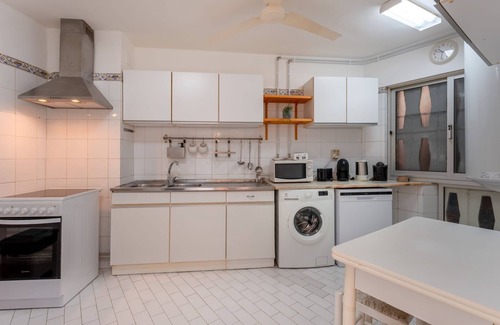 Portimao Apartamento | Comfy 3 BDR Flat W/ Pool & Balcony by LovelyStay