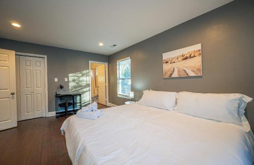 Charlotte Casa | Comfy 3 Bed Housebackyardwifispacy